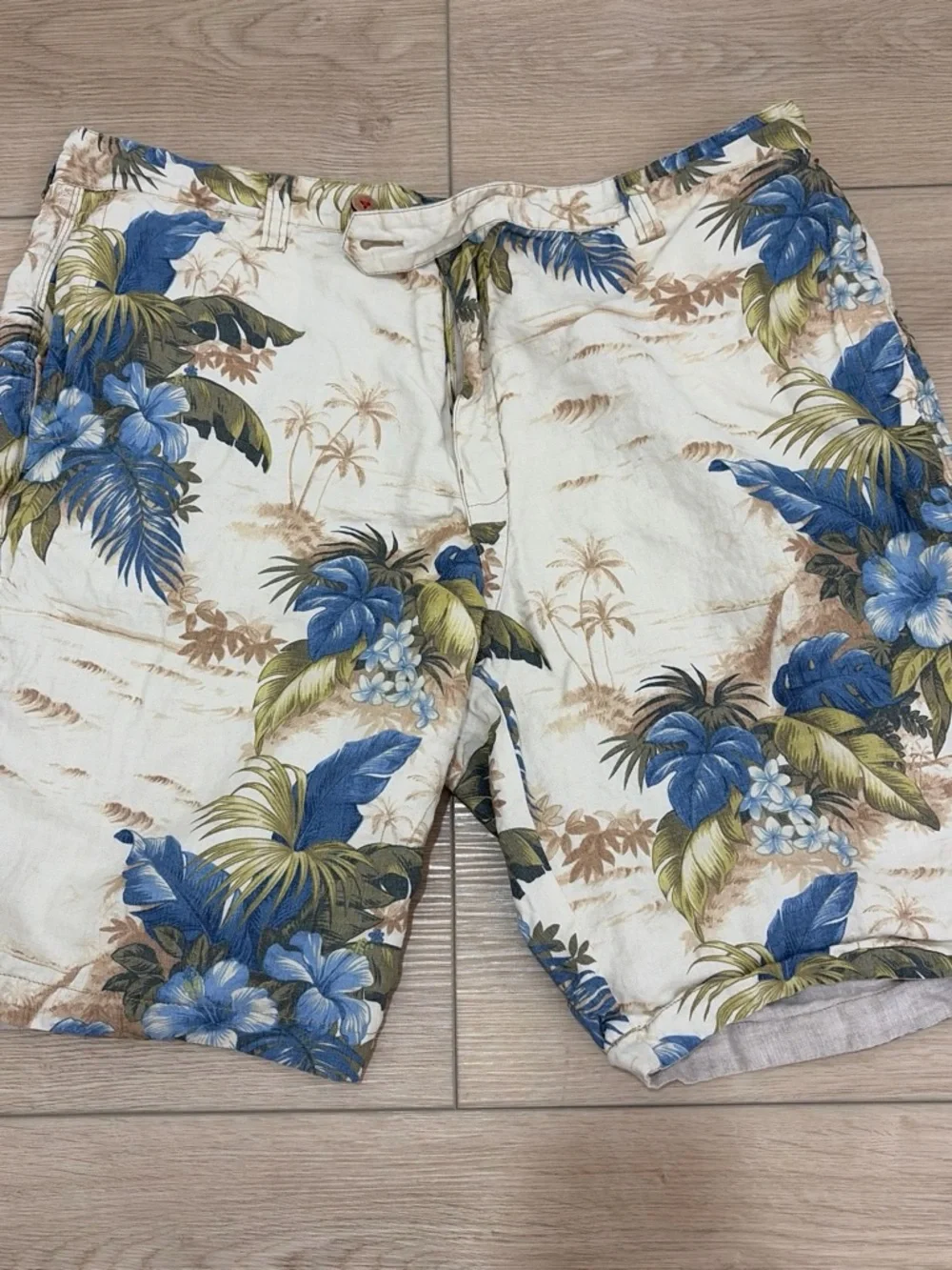 Tommy Bahama Light Beige 💯 Linen Reversible Tropical Floral Flat Front Shorts